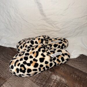 cupcakes & cashmere Leopard Print Fuzzy Slippers in Black, Cream, Tan